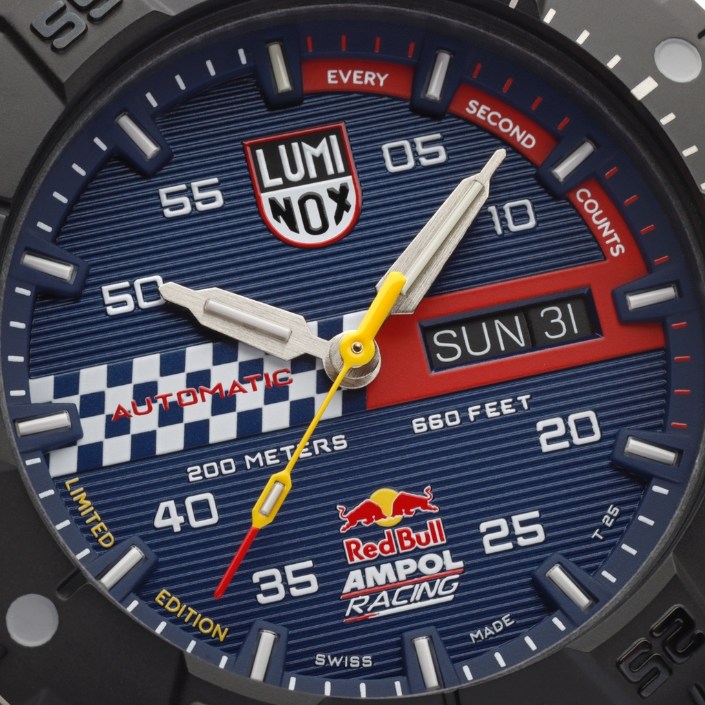 LUMINOX MASTER CARBON RED BULL RACING LIMITED EDITION – Bild 3